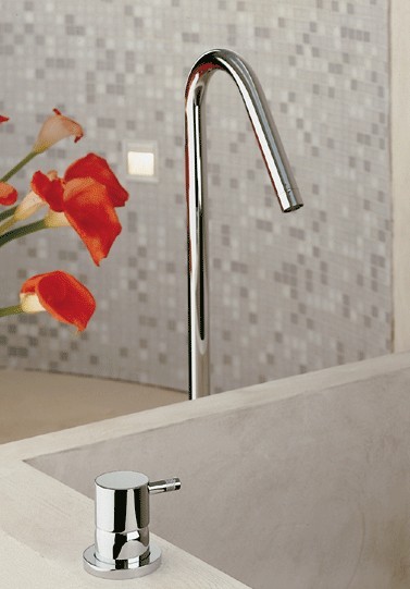 Lacava Minimal Floor Standing Bathtub Spout