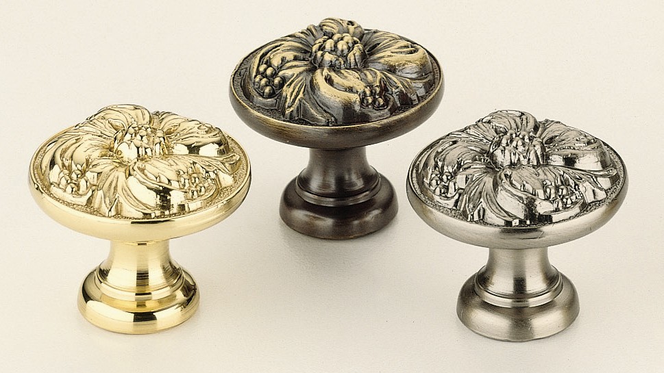 Omnia 7434/28 Ornate 1 1/8" Knob